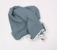 Carica l&#39;immagine nel visualizzatore di Gallery, Pom Pom Muslin Baby Blanket
